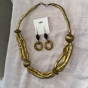 Elegant Gold Necklace and Earring Set